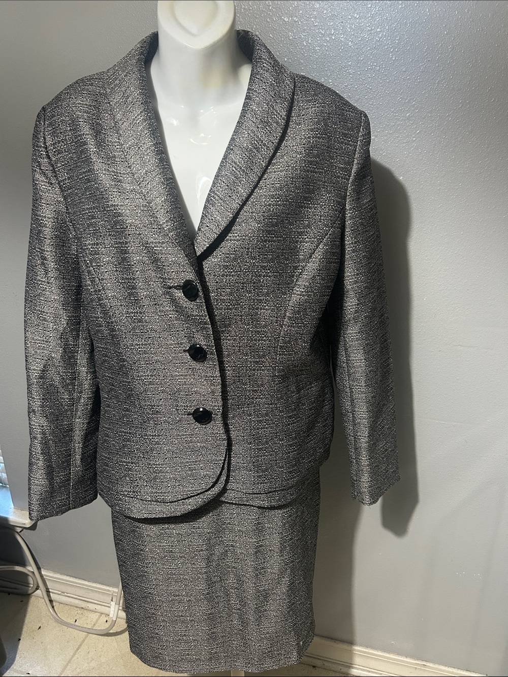 Danilo Tailored Silver-Gray Women's Blazer and Skirt Set size 8